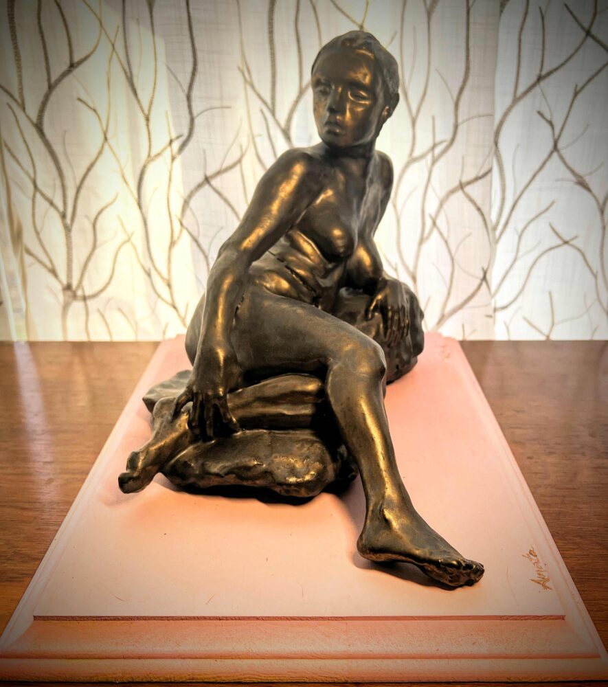 Laura Victore "Amata"